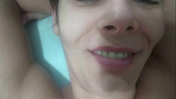 Evangélica é afastada da igreja por ter vazado vídeo trepando com um garoto de 18 anos